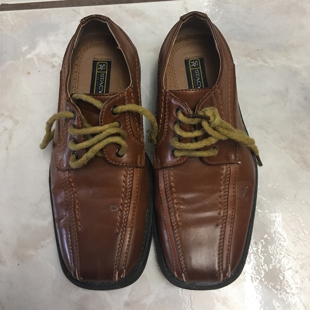 Brown leather kid shoes size: 11